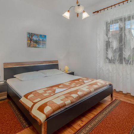 3 Bedroom Awesome Apartment In Novi Vinodolski Εξωτερικό φωτογραφία
